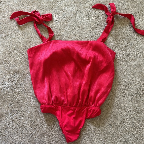Superdown Andrea bodysuit red tie sleeves - Picture 3 of 4
